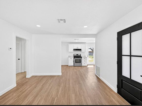 5th image of 16034 Clearmeadow St