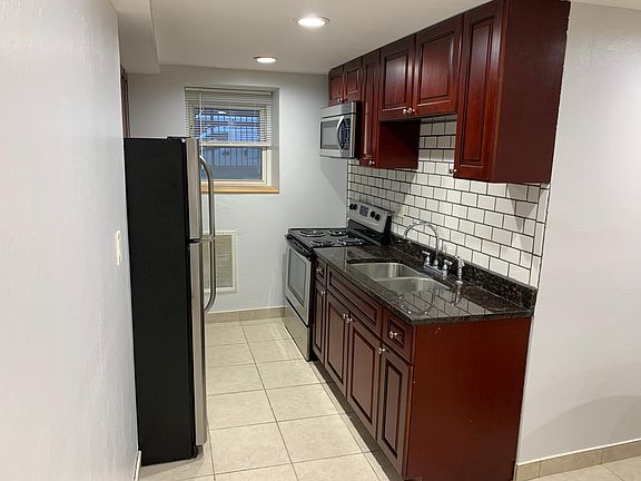 Kitchen - sink/stove