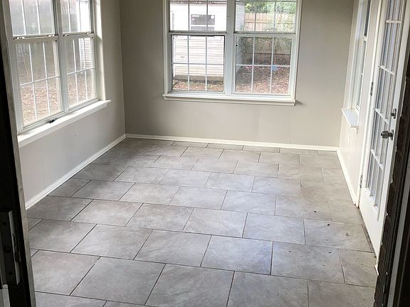 4th image of 4021 Swim Club Ln
