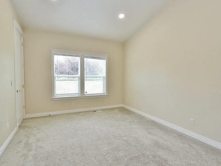4109 E Man O War Dr — Photo 30