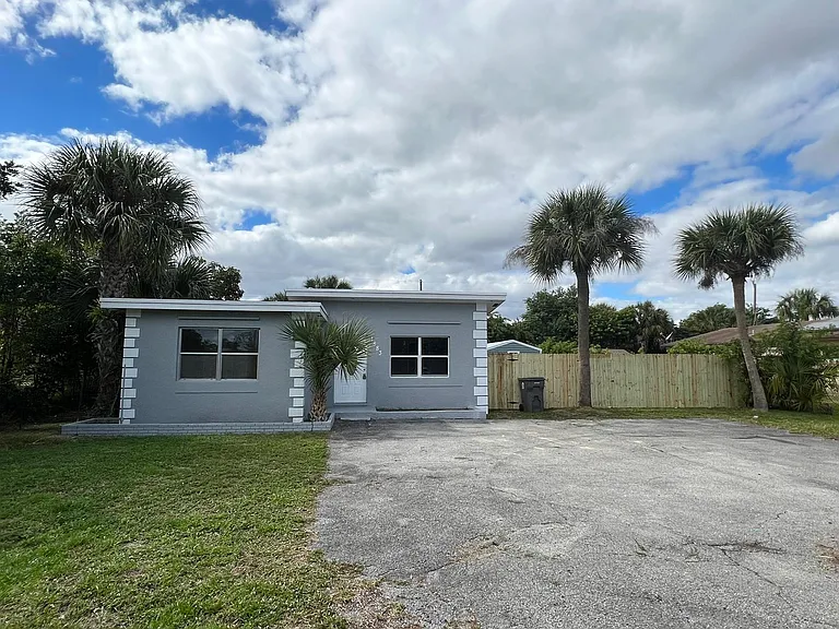 1883 Breezy Ln — Photo 18