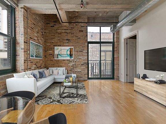 4th image of 400 W Ontario St APT 701