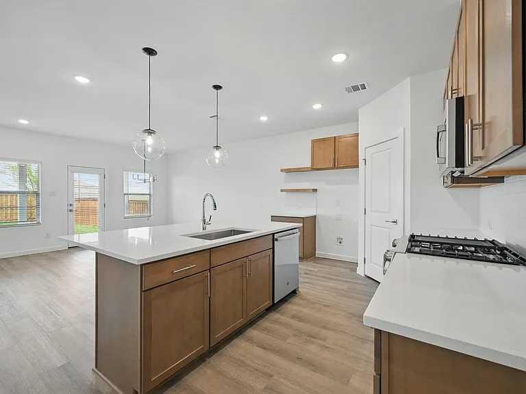 1413 Richardson St — Photo 6