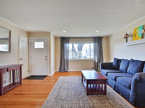 4th image of 898 Bricker Blvd