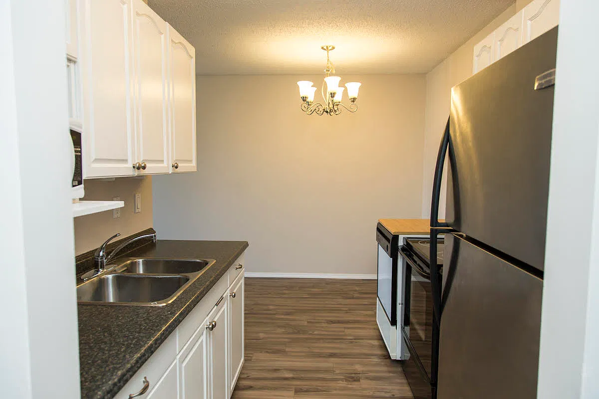 1810 Summit Dr — Photo 1