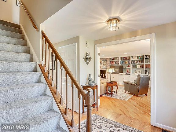 4th image of 2 Royal Oak Ct