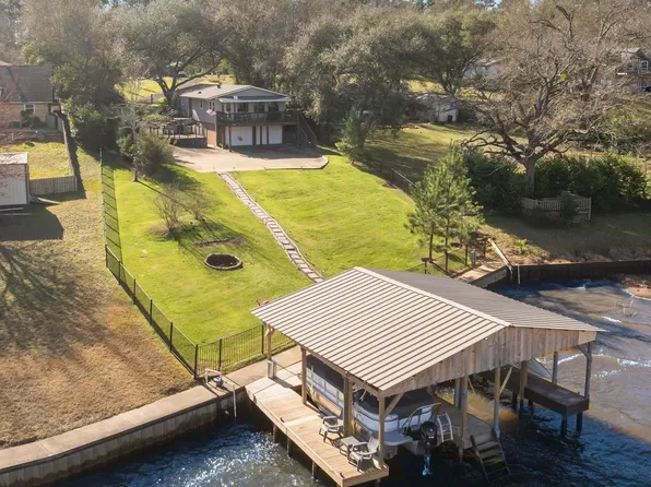 23322 Three Points Dr, Frankston, TX 75763