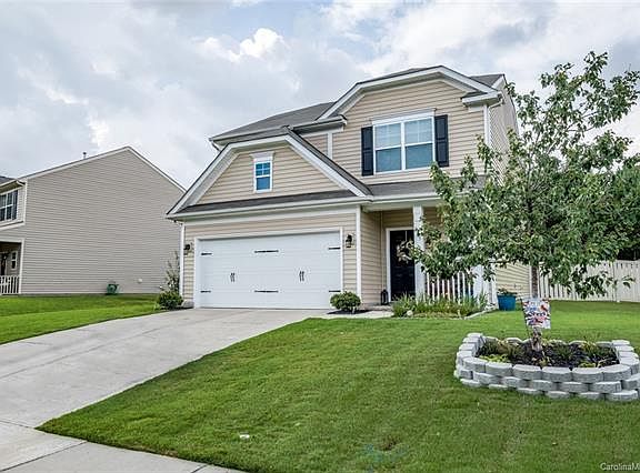3rd image of 425 Augustus Ln