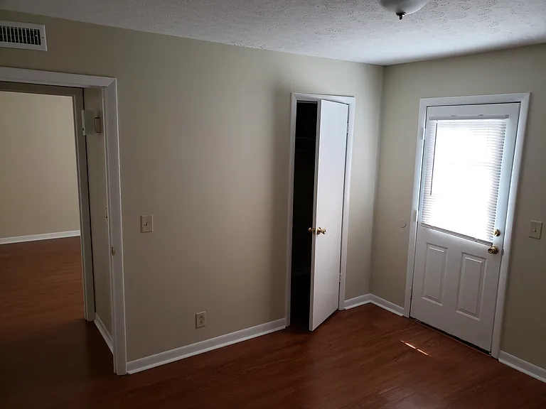 1101 Westchester Dr #D — Photo 8