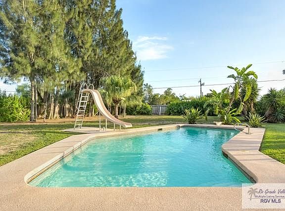 4th image of 207 E Resaca Dr