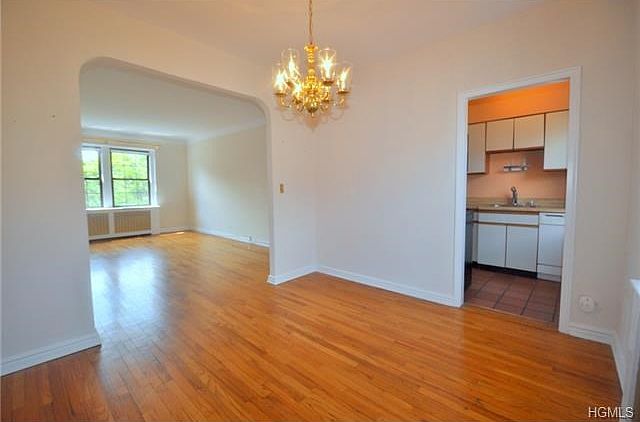 Scarsdale Manor has two manicured courtyard and all of your utilities (electric, gas, heat and hot w