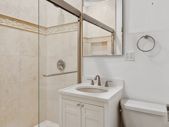 3rd image of 250 Mercer St APT B708