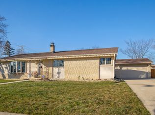 180 S Mill Meadow Ln, Addison, IL 60101