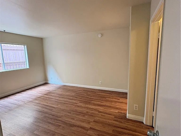 5060 Kester Ave #103 — Photo 12