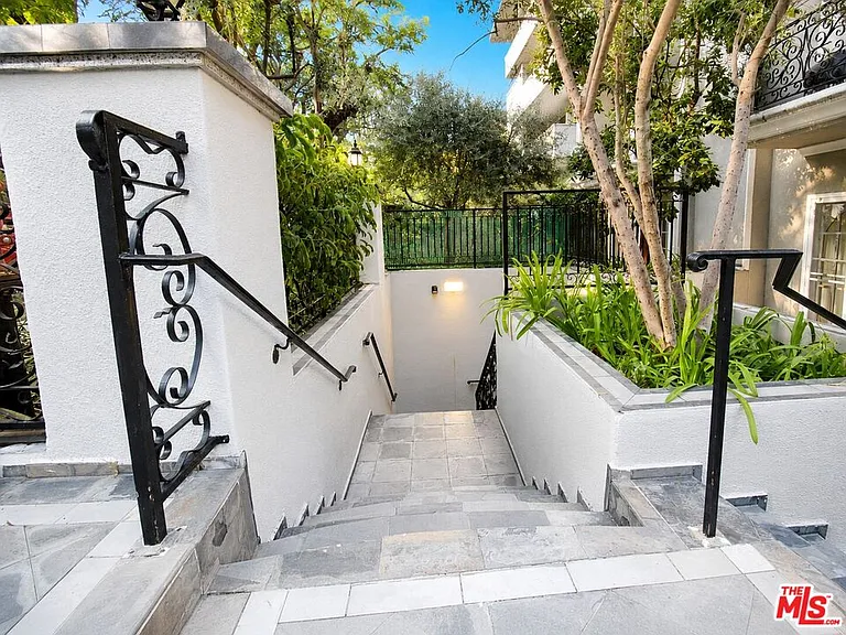 342 N Palm Dr #201 — Photo 4