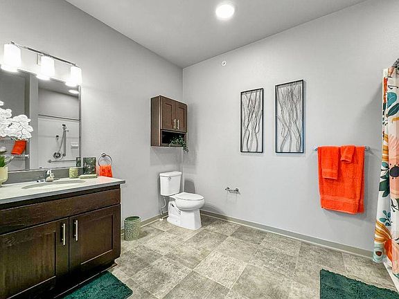 5th image of 805 SE Tallgrass Ln #18448472
