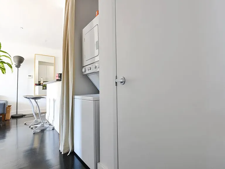 154 N 7th St #301 — Photo 3