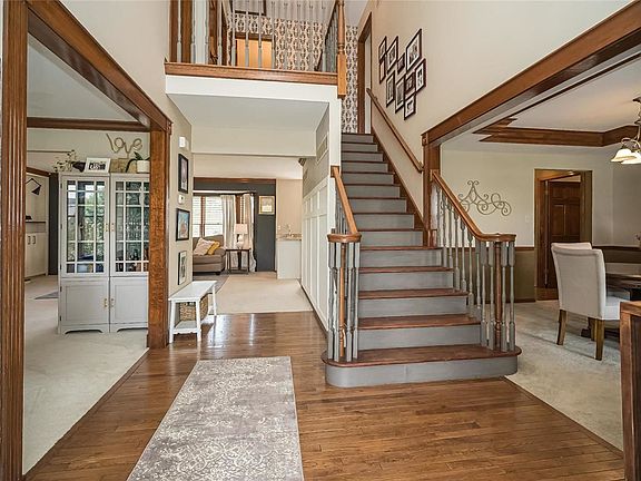 5th image of 148 Crestmont Cir