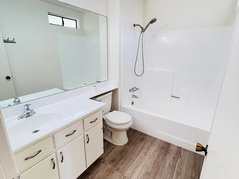 814 E Windsor Rd #208 — Photo 19