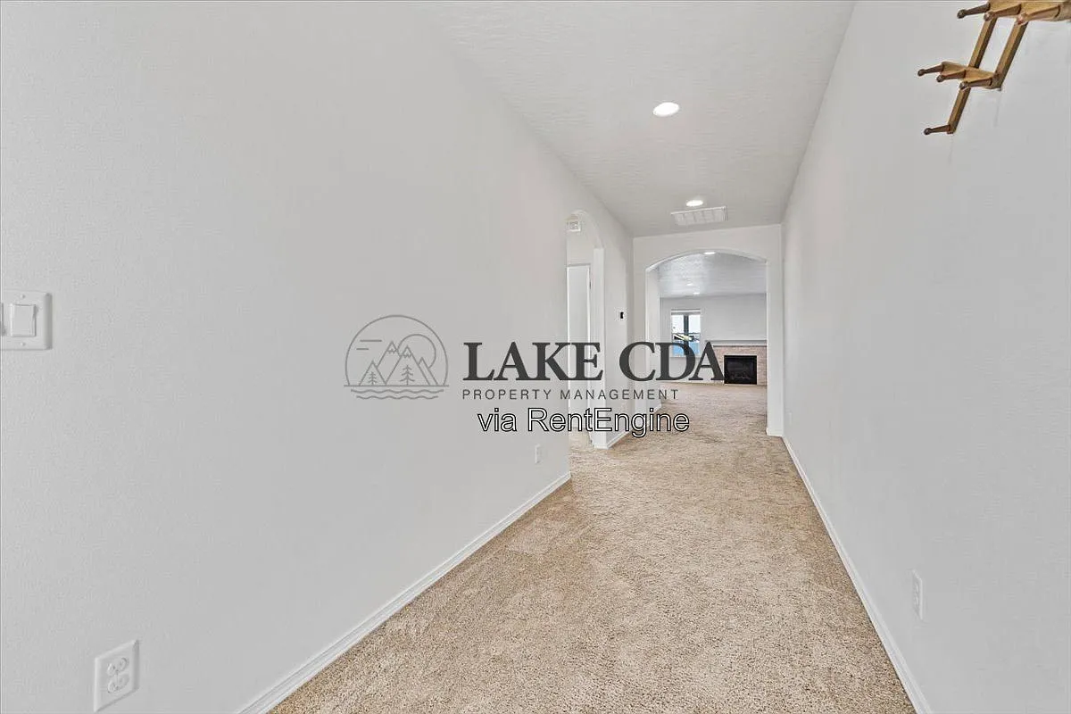 3 bed, 2.0 bath, 1574 sqft, $2,495 — Photo 3