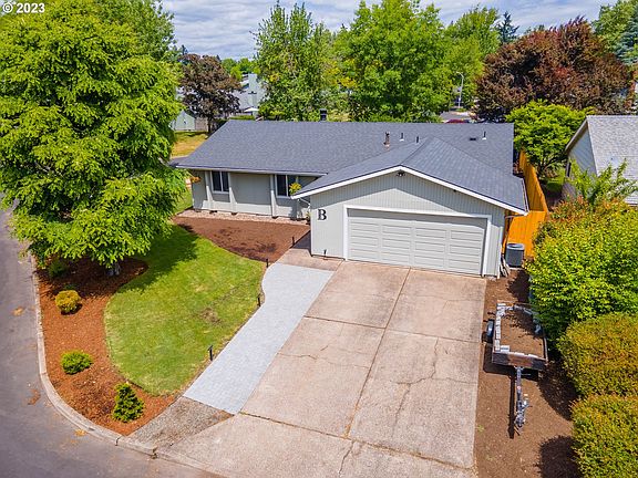 5th image of 2524 SE Mariposa Ct