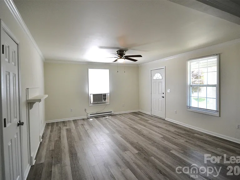 220 Odell Dr NW — Photo 5