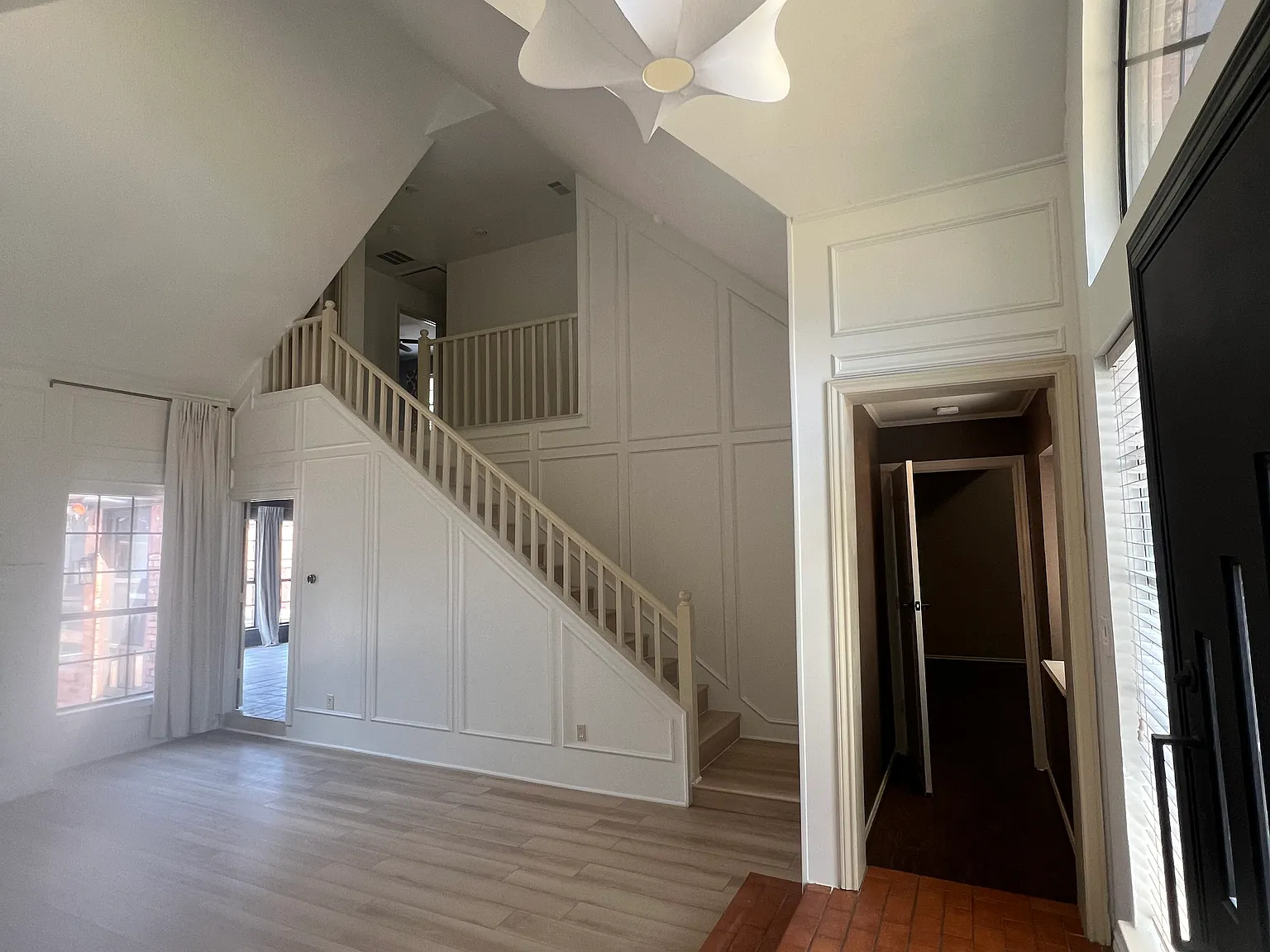 3 bed, 2033 sqft, $3,100 — Photo 2