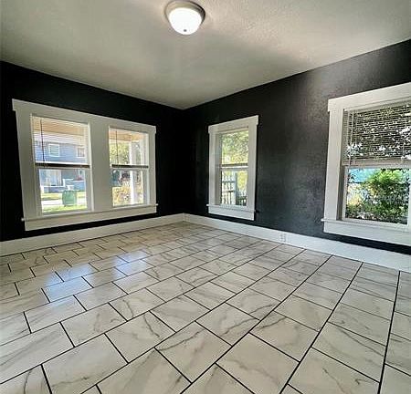 5th image of 804 E Lake Ave
