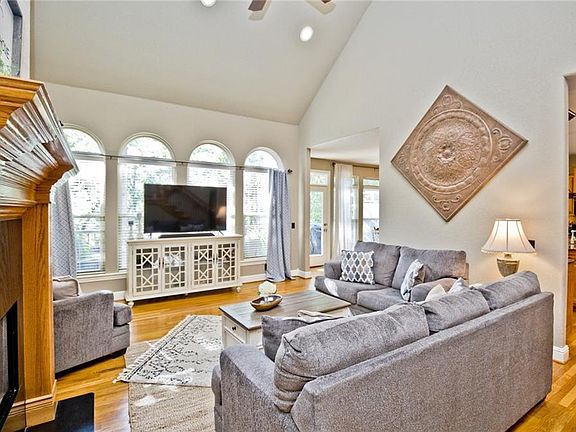 4th image of 13997 Eastgate Dr