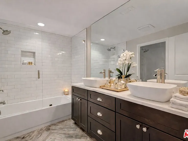 4952 Placidia Ave — Photo 15