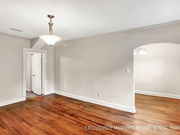 4th image of 276 W 61st St