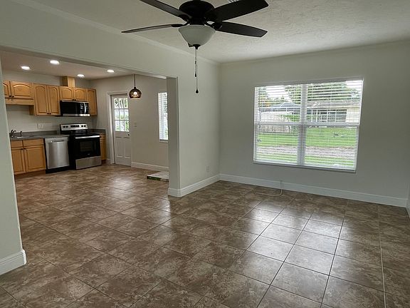 5th image of 3562 Yardley Ave N