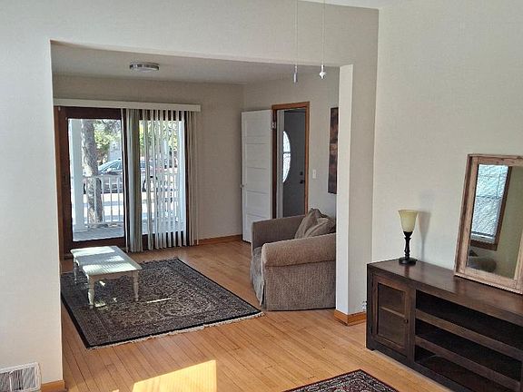 5th image of 812 McKnight Rd N