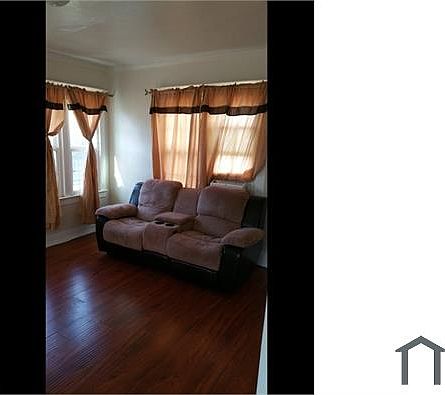 3rd image of 1015 W 55th St