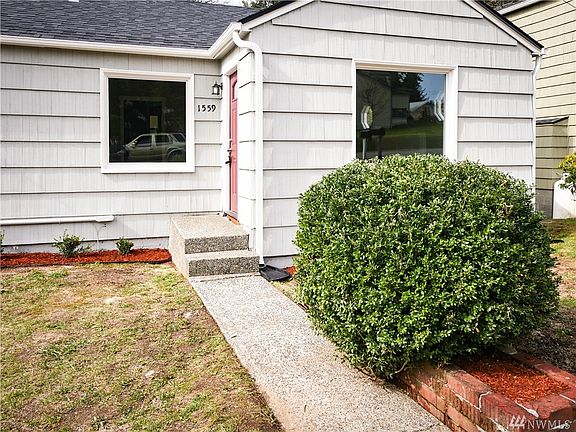 4th image of 1559 Brown St SE