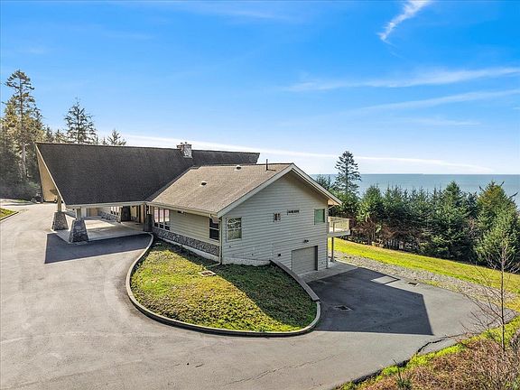 2nd image of 300 Spyglass Rd