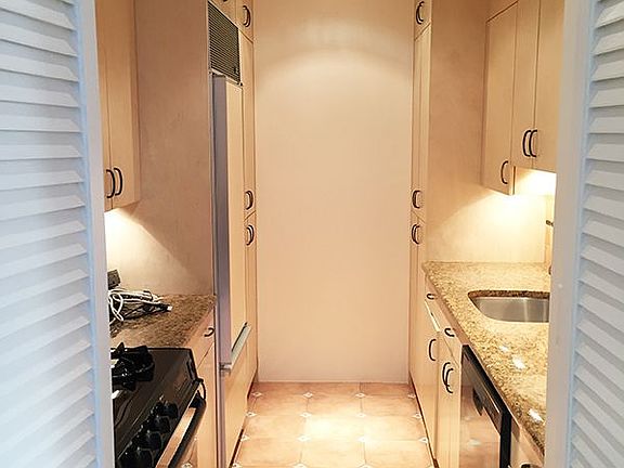 4th image of 303 E 43rd St APT 22B