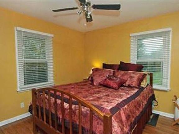 1 bedroom, wood floors