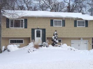 529 Hawkins Rd, Selden, NY 11784