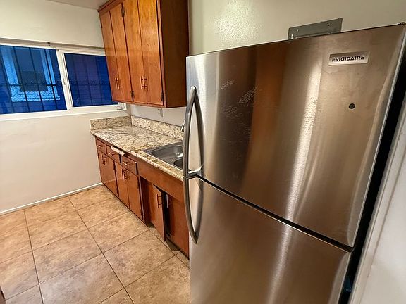 5th image of 1318 W 90th St APT B