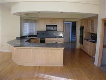3rd image of 4931 Runway Dr