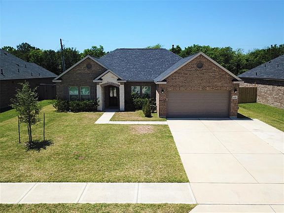 3rd image of 129 Majestic Oak Cir