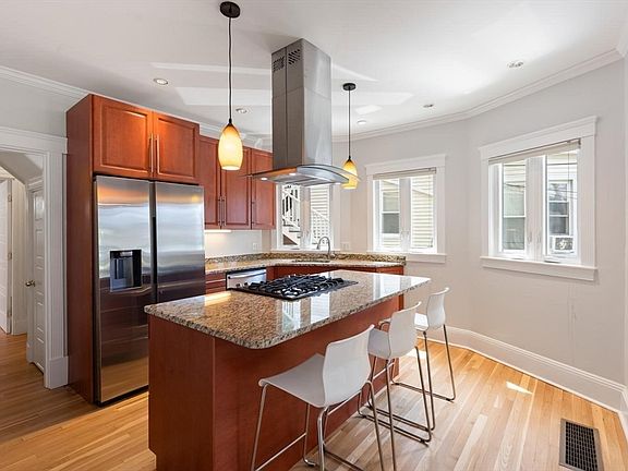 5th image of 149 College Ave #1