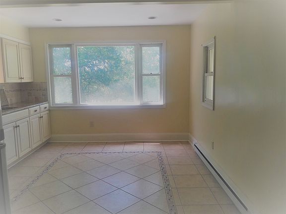 Pic Window- eat-in Kitchen 