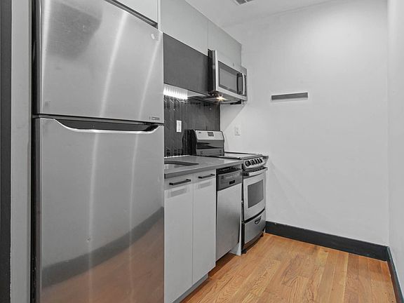 4th image of 566 Park Pl #1F
