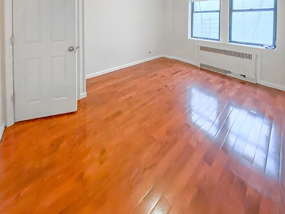 3rd image of 20 Crooke Ave APT 1E