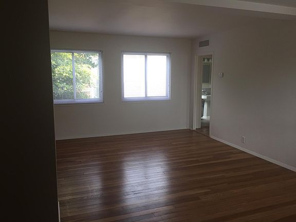 5th image of 44 Cambon Dr