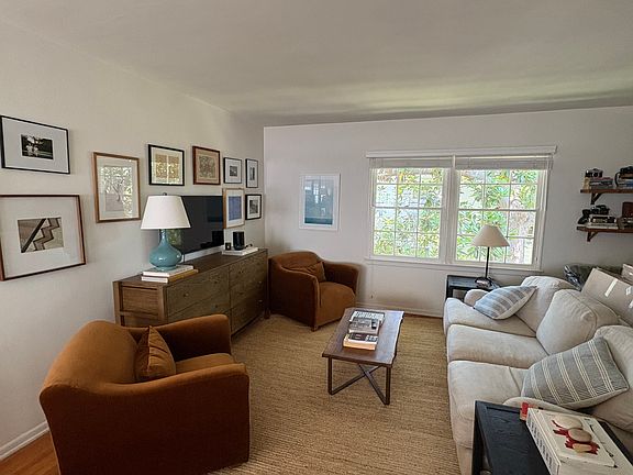 3rd image of 845 14th St APT 10