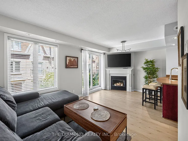 16 Laidlaw St #912 — Photo 9