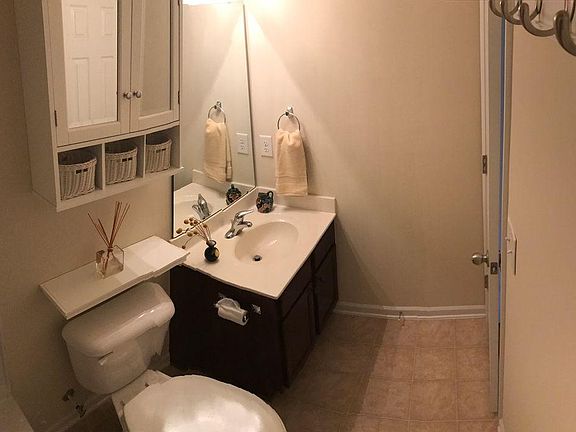 5th image of 615 Collington Dr